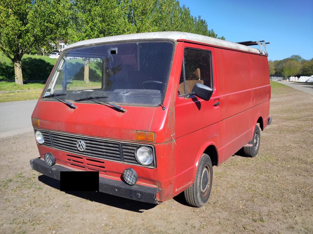 Britney, ein Roter LT28-Kastenwagen